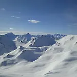 La Montagnia 아파트 *